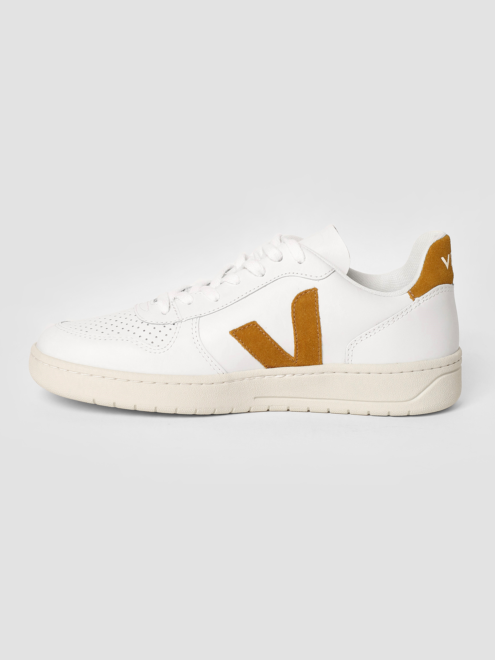 veja trainers orange