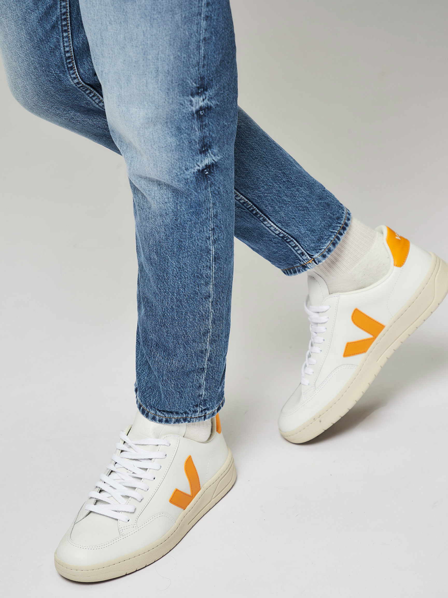veja trainers orange